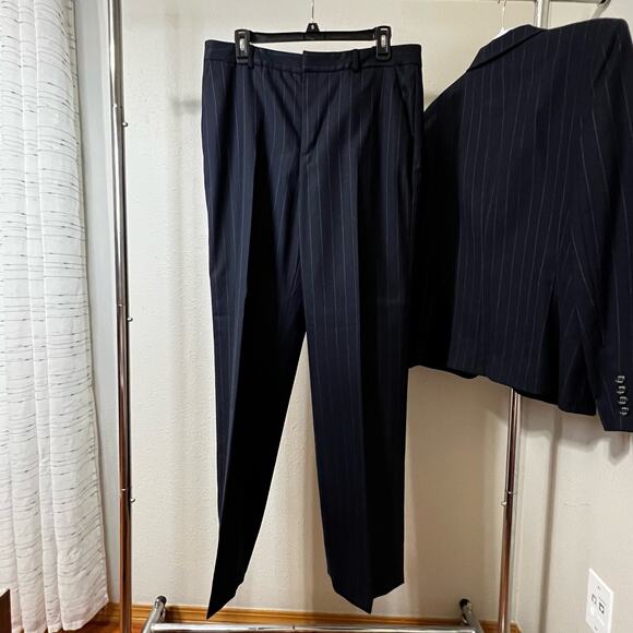 Vintage Chaps pinstripe wool suit set, women's 12 - Picture 10 of 10